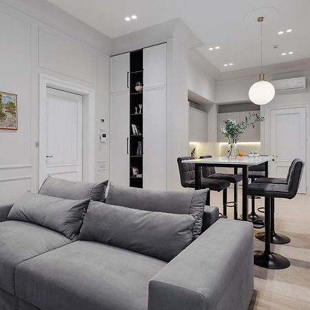 New! Luxury Apartment In The Center Of Odessa Overlooking Deribasovskaya Str. Low Price! Экстерьер фото
