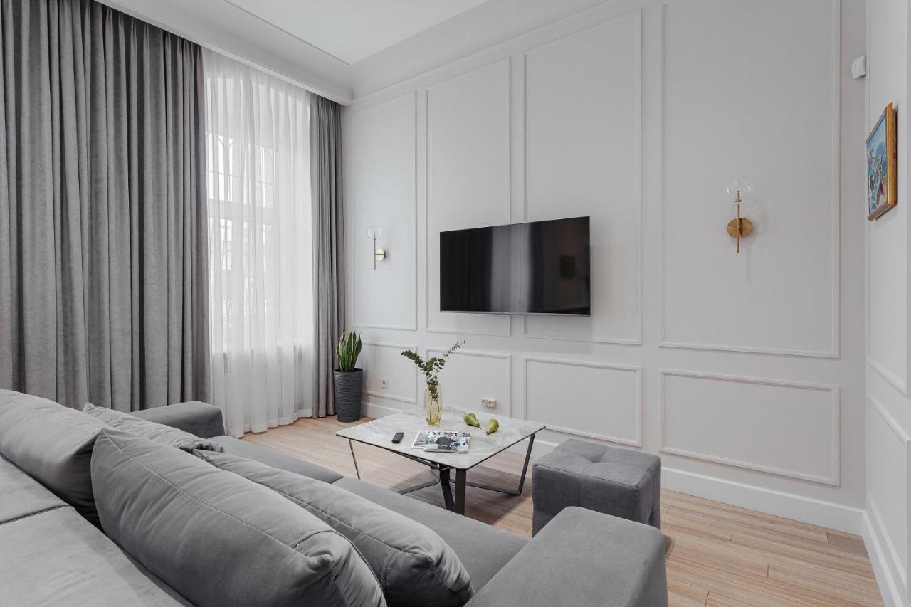 New! Luxury Apartment In The Center Of Odessa Overlooking Deribasovskaya Str. Low Price! Экстерьер фото