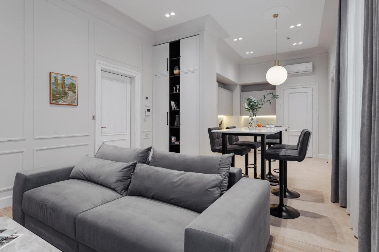 New! Luxury Apartment In The Center Of Odessa Overlooking Deribasovskaya Str. Low Price! Экстерьер фото
