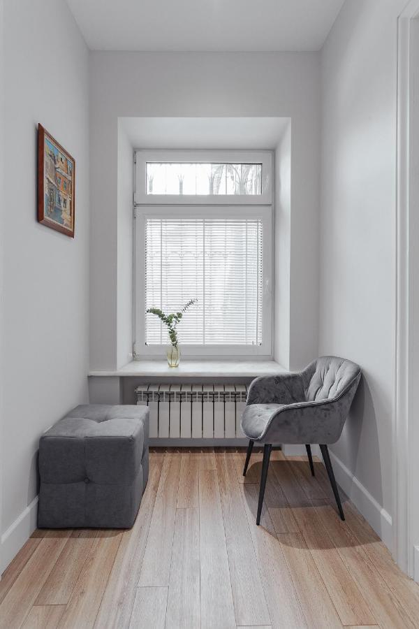 New! Luxury Apartment In The Center Of Odessa Overlooking Deribasovskaya Str. Low Price! Экстерьер фото