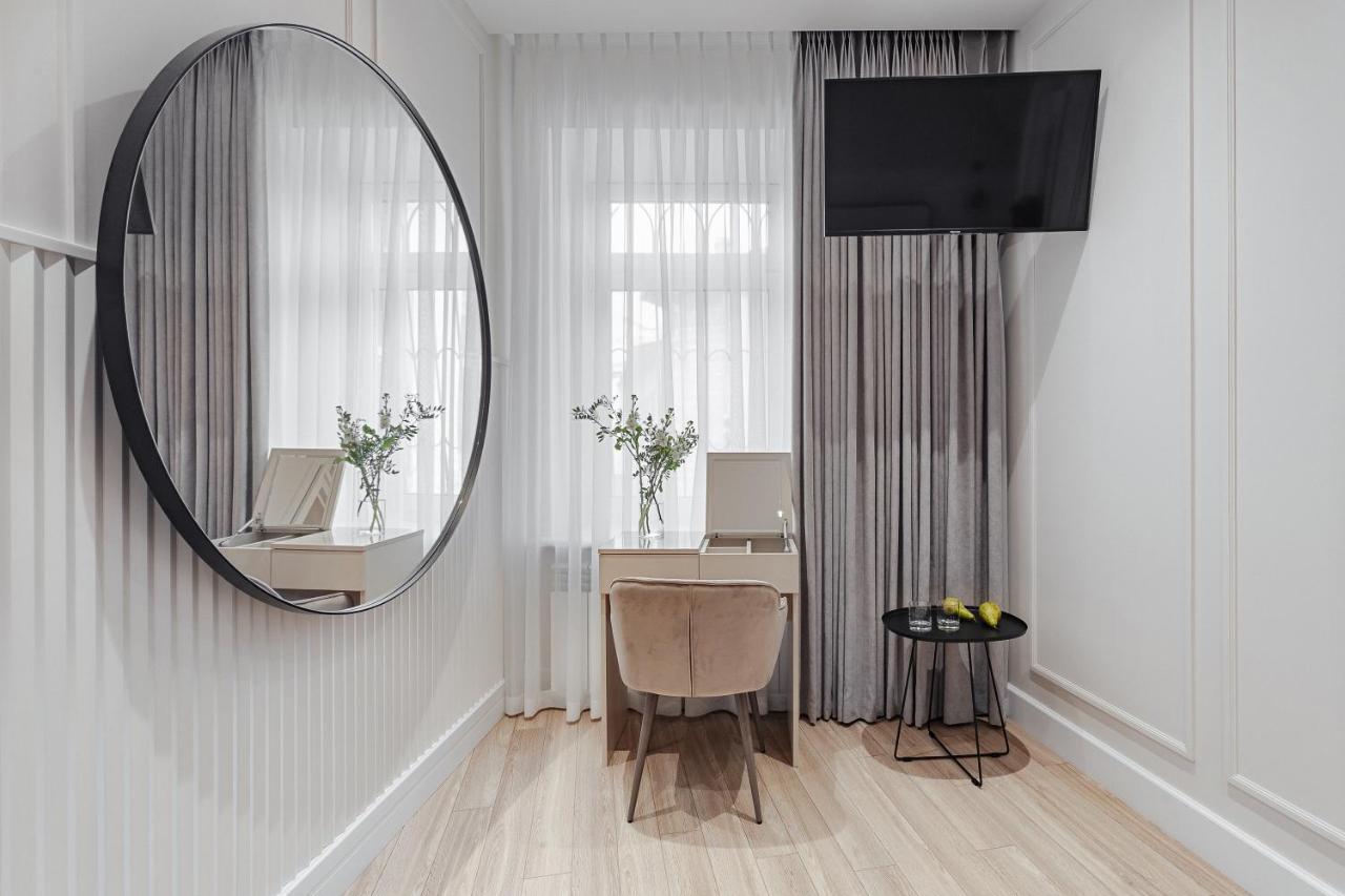 New! Luxury Apartment In The Center Of Odessa Overlooking Deribasovskaya Str. Low Price! Экстерьер фото