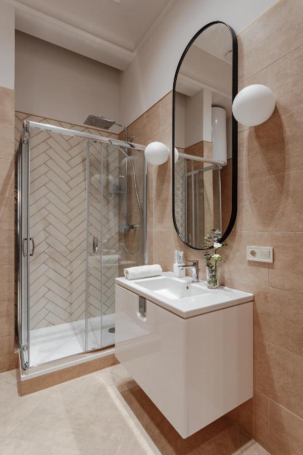 New! Luxury Apartment In The Center Of Odessa Overlooking Deribasovskaya Str. Low Price! Экстерьер фото