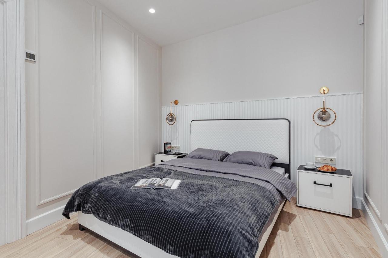 New! Luxury Apartment In The Center Of Odessa Overlooking Deribasovskaya Str. Low Price! Экстерьер фото