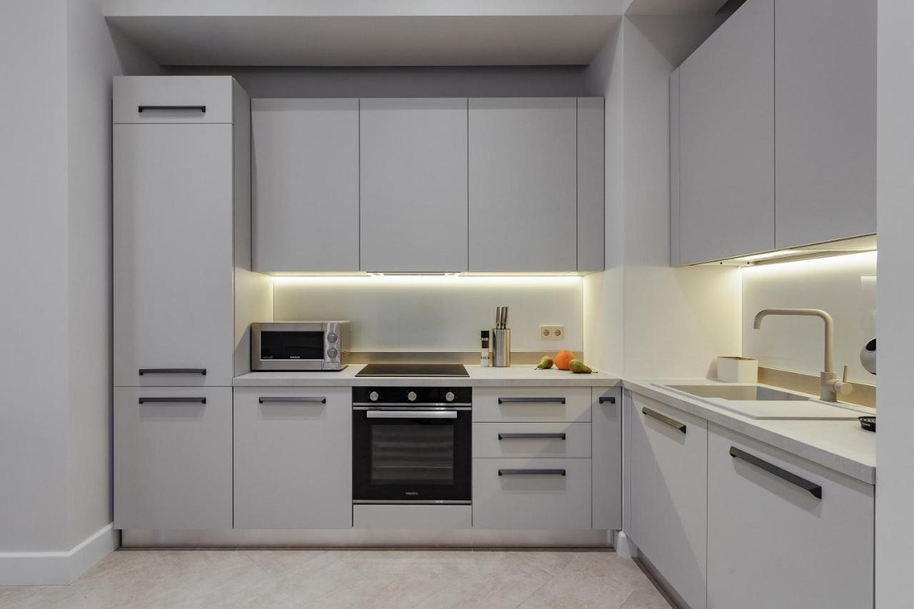 New! Luxury Apartment In The Center Of Odessa Overlooking Deribasovskaya Str. Low Price! Экстерьер фото
