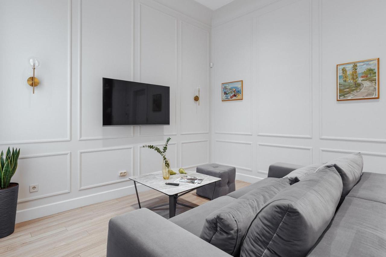 New! Luxury Apartment In The Center Of Odessa Overlooking Deribasovskaya Str. Low Price! Экстерьер фото