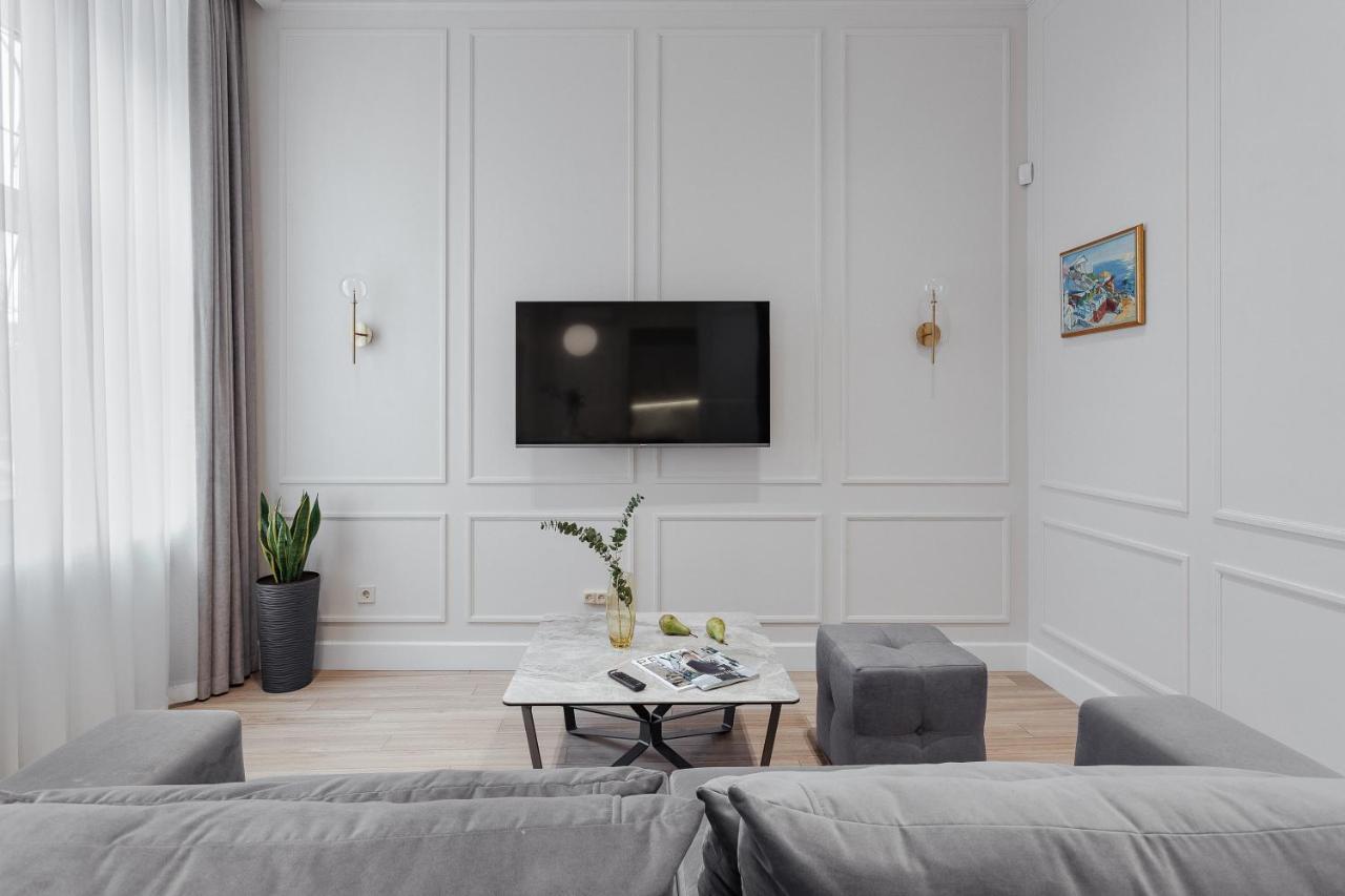 New! Luxury Apartment In The Center Of Odessa Overlooking Deribasovskaya Str. Low Price! Экстерьер фото