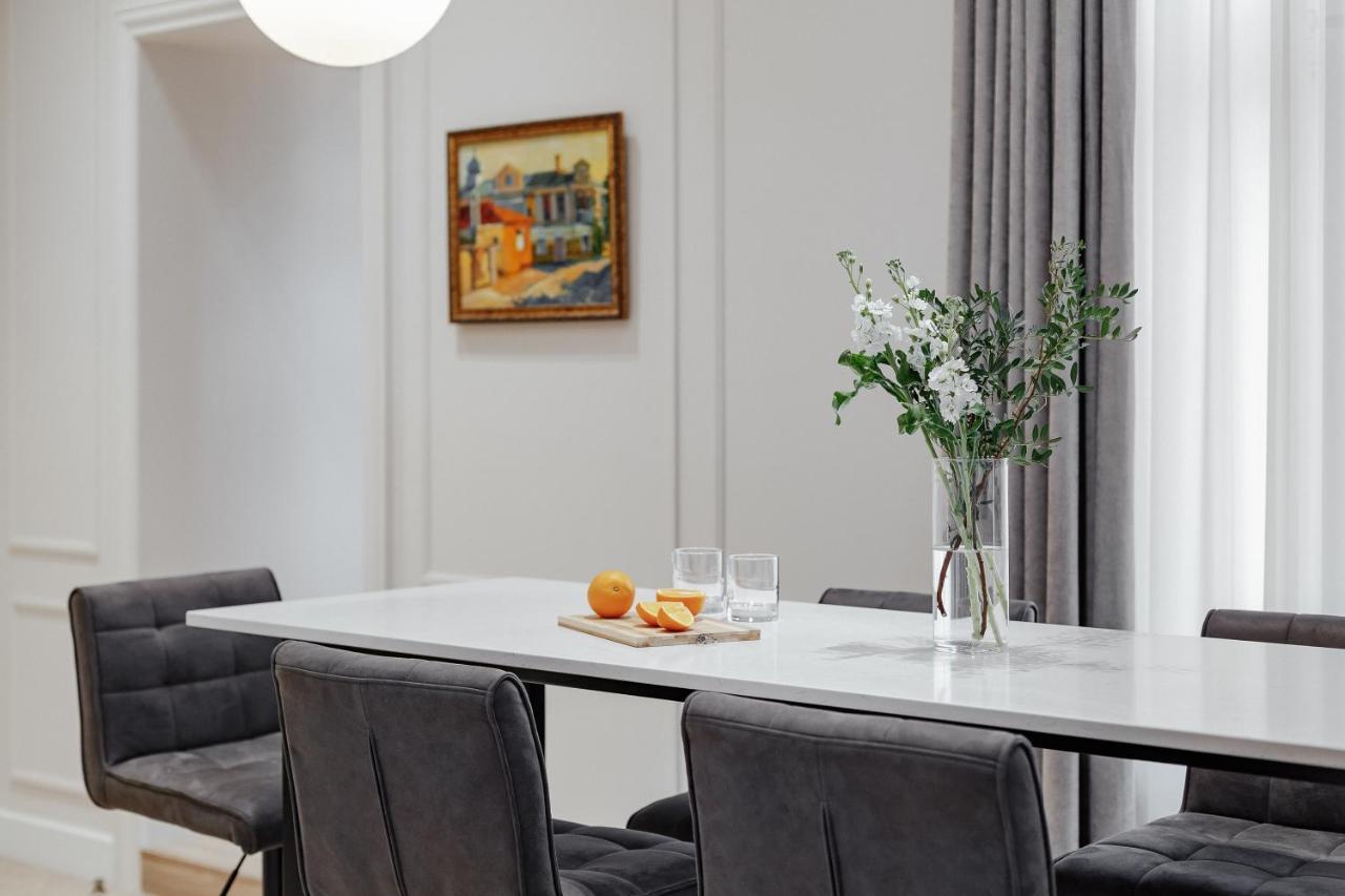 New! Luxury Apartment In The Center Of Odessa Overlooking Deribasovskaya Str. Low Price! Экстерьер фото